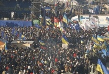 На київському віче вирішили оголосити страйк та прогулялися до замків «слуг» народу