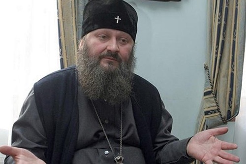 Священник УПЦ МП запропонував наміснику Київської Лаври непристойно поцілувати Януковича