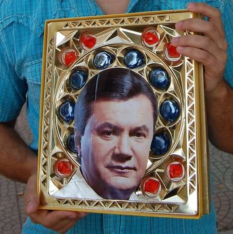 Янукович збагатився на 12 мільярдів доларів!