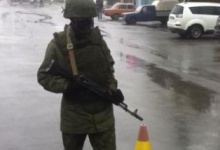 У Криму озброєні люди блокують аеропорти