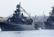 Росія топить свої кораблі, щоб український флот не вийшов у море!
