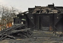 Стару церкву в Яремчі спалили «тітушки»? (фото)
