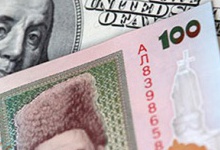 Долар здобуває нові «вершини»