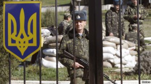 Українці несуть службу під воротами частини у Перевальному і непритомніють від голоду