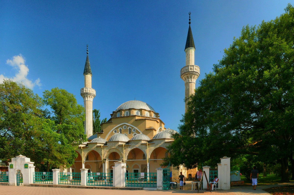 Мусульмани Криму готові надати українській церкві мечеті для служб