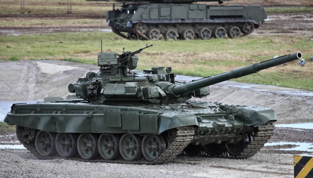 Росіяни перекинули до кордону з Україною найновіші танки