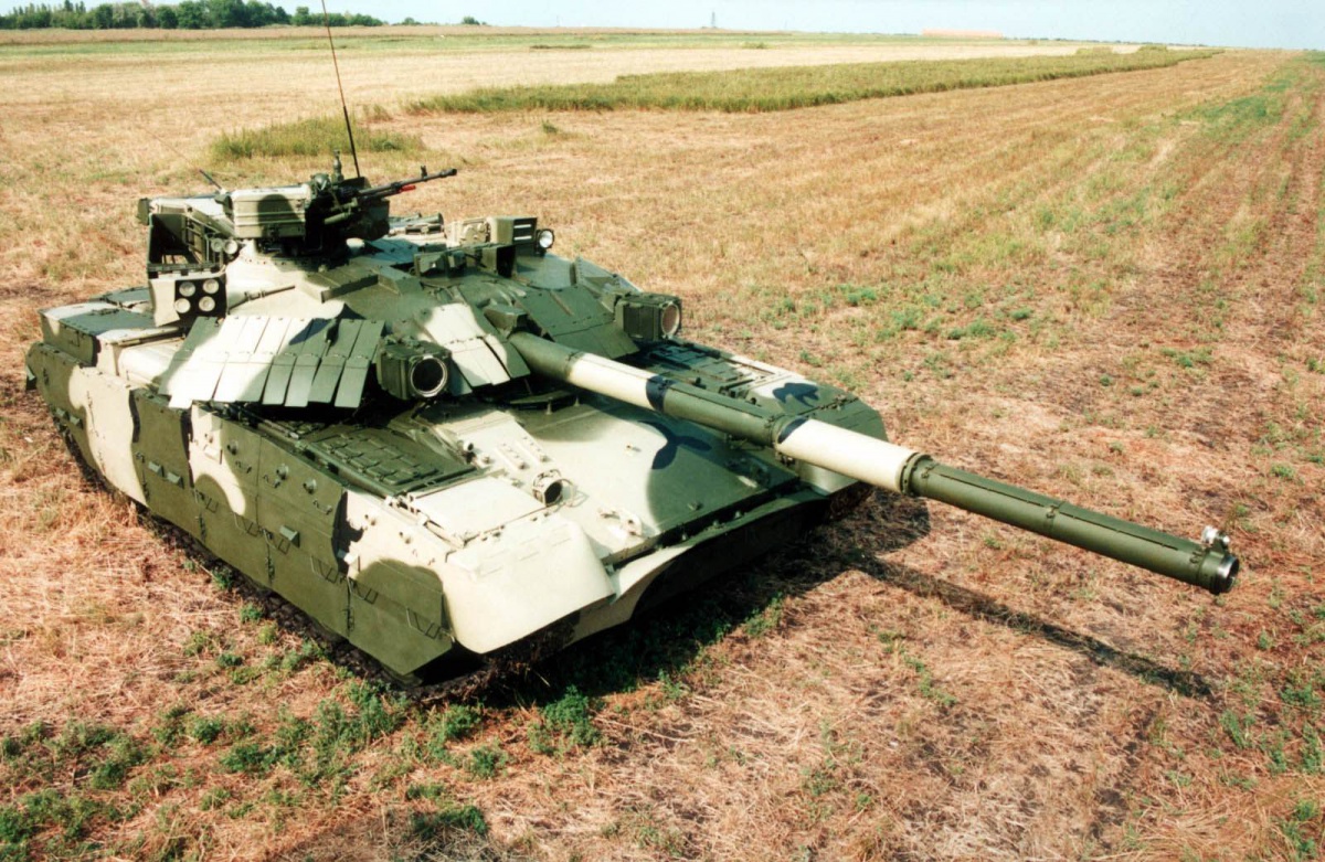 У Рівному кандидатам у президенти пропонують подарувати армії іменні танки