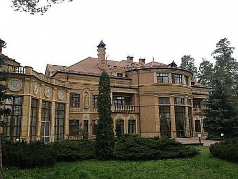 Янукович з держбюджету оплачував Ющенку житло за 30 мільйонів (фото)