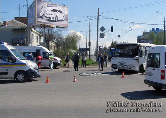 У Луцьку у ДТП за участю маршрутки і вантажівки постраждало 5 людей