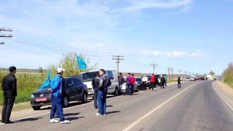 Татари організовано поїхали голосувати на материк