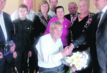 106-літній дідусь мріє побувати на весіллі внуків!