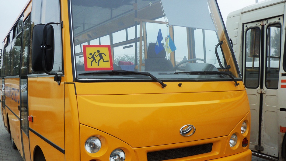 На Донеччині бойовики обстріляли автобус з дітьми-сиротами