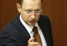 Верховна Рада України не відпустила Яценюка у відставку і підтримала потрібні закони
