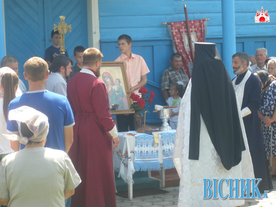 На Рівненщині парафія УПЦ МП перейшла до київського патріархату, бо їхній батюшка відмовлявся відспівувати загиблих солдатів