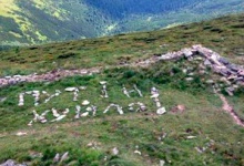 Туристи на горі Піп-Іван з каміння виклали фразу про Путіна