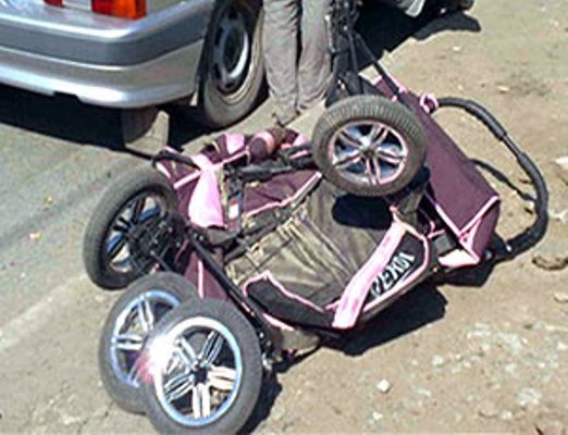 На Волині дитячий візок збили прямо на тротуарі