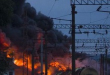 На Черкащині зійшли з рейок і загорілися цистерни з нафтопродуктами — згоріло 5 будинків