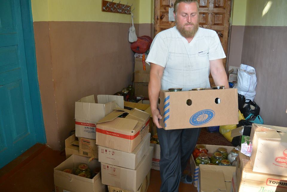 На Волині священики УПЦ МП зібрали 20 тонн допомоги і гроші для армії