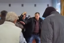 Айдарівці закидали тухлими яйцями Віталія Журавського під час зустрічі з виборцями