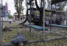 З’явилися фото сьогоднішнього смертельного обстрілу Донецька
