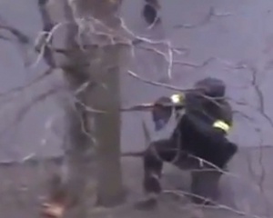 Відео, на якому видно як командир спецроти «Беркуту» Садовник стріляє в мітингувальників з автомата
