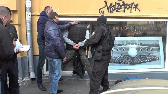У центрі Києва міліція затримала двох озброєних волинян і ще одного їхнього спільника