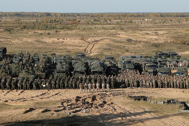 Натівські танкісти подарували на день народження Путіну... колективний знімок за два кілометри від кордону РФ
