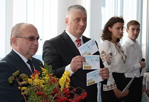 У Луцьку поштовики відзначили своє свято погашенням конверта «За мир в єдиній Україні»