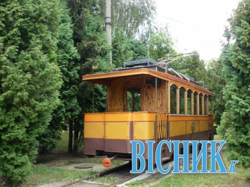 У Житомирі курсує ретро-трамвай для закоханих