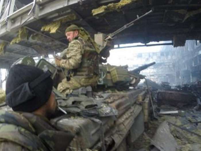 Бої за аеропорт — українські військові знищили бронегрупу ворога