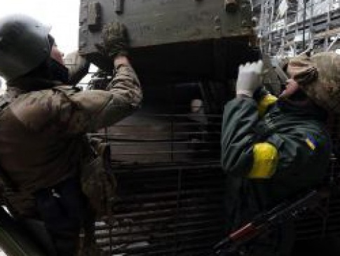 Атаки на донецький аеропорт зупинили переговори українського і російського генералів