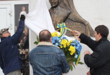 У Луцьку відкрили меморіальну дошку колишньому керівнику волинського театру Богдану Березі