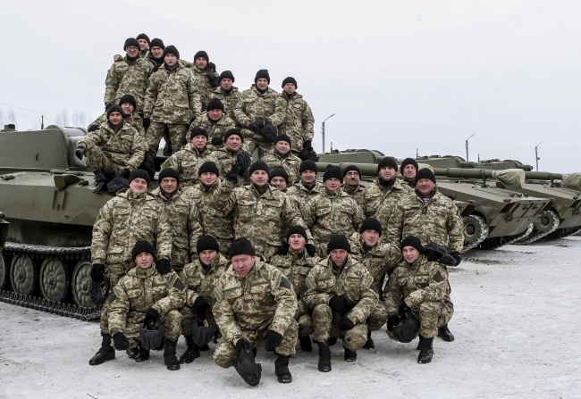 До Дня Збройних сил України військо отримало подарунок — нові танки, вертольоти та артилерійські установки