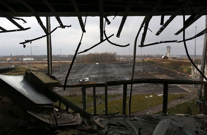 «Кіборги» відзняли «відеоекскурсію» небезпечними руїнами старого терміналу аеропорту «Донецьк» (нецензурна лексика)