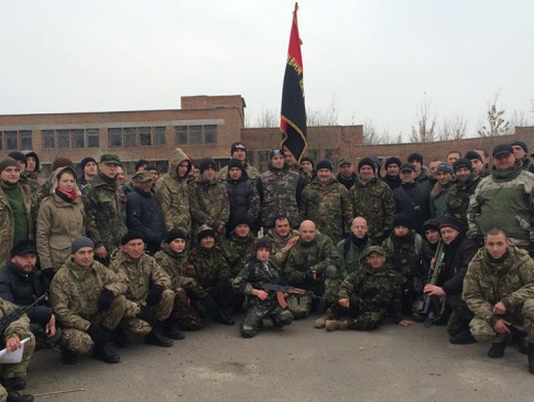Рівненський «Правий сектор» набирає на навчання групу снайперів для АТО