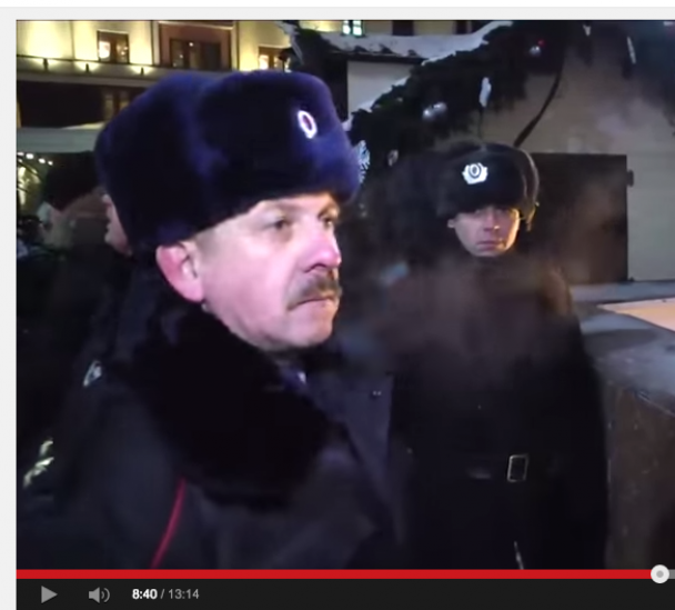 Київський міліціонер, який керував побиттям майданівців, «зосвітився» під час розгону мітингу на Манежній площі у Москві