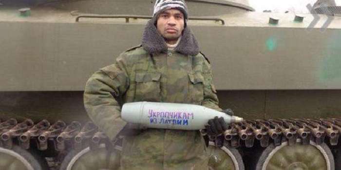 Негр на танку на Донбасі — реальність