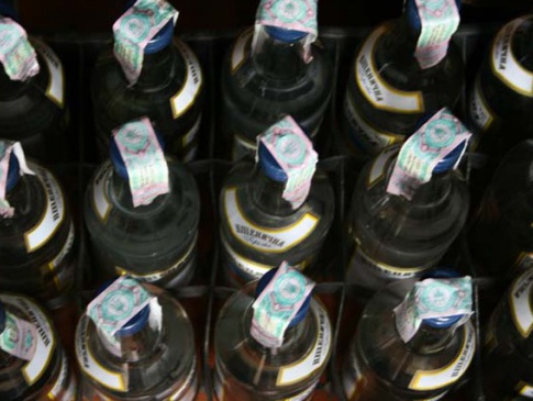 Волинські оперативники вилучили понад 11 тисяч пляшок «лівої» горілки