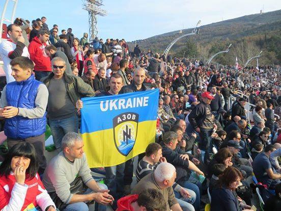 Вболівальники збірної Грузії з регбі на матчі з Росією розгорнули прапори полку «Азов» — росіяни були розгромлені