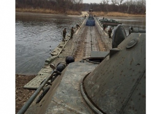 Російські військові таємно будують мости через Сіверський Донецьк для пришвидшеного перекидання військової техніки в Україну