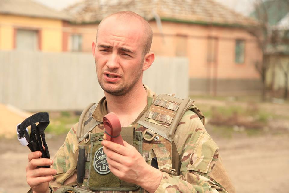 Польських медиків-волонтерів вразили застарілі аптечки українських солдатів