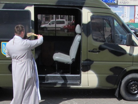 На Рівненщині на благодійному показі фільму «Поводир» зібрали кошти на ремонт авто для АТО