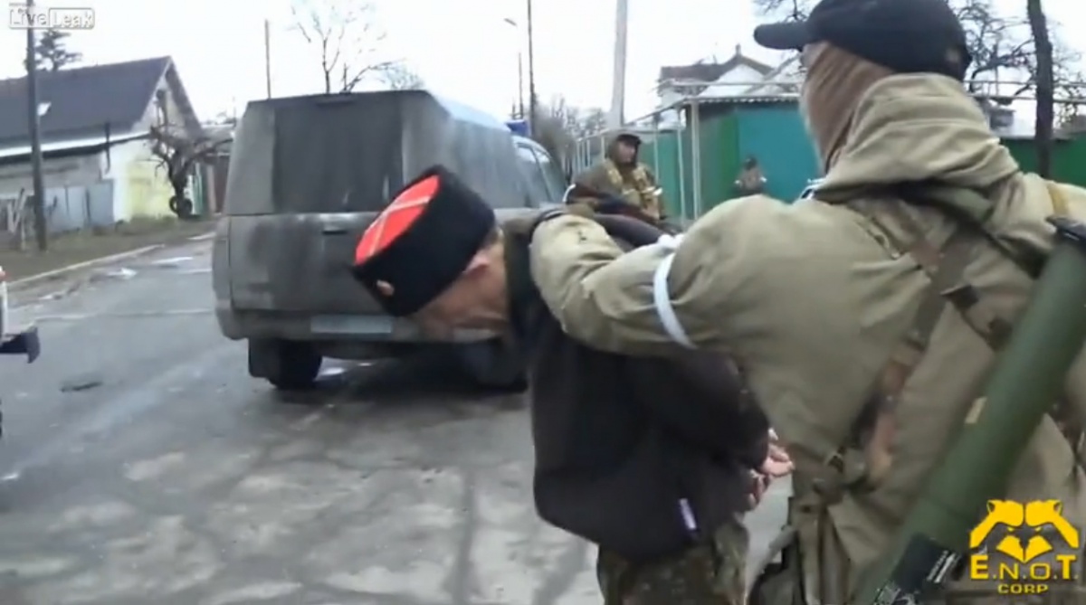 Російський спецназ роззброює в Антрациті на Луганщині «казаків»