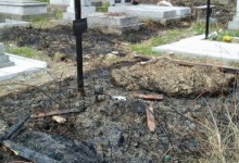 На кладовищі згоріли хрести