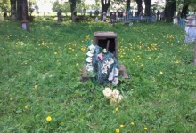 На Дубенщині вандал покрав із кладовища хрести