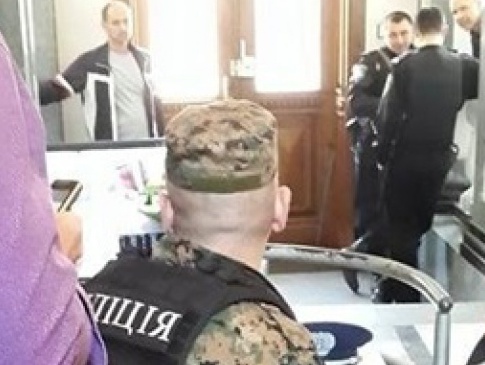 Спецназ блокував Тернопільську міську раду, щоб арештувати заступника голови