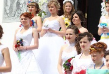 У Дубні відбувся парад наречених