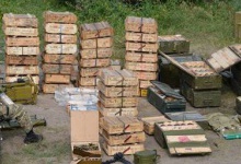 На Луганщині на дачі у прифронтовій зоні виявили радарну установку та чималий арсенал зброї і вибухівки
