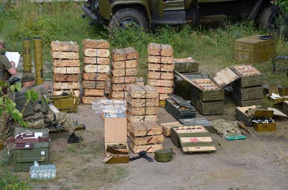На Луганщині на дачі у прифронтовій зоні виявили радарну установку та чималий арсенал зброї і вибухівки