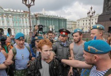 Російські десантники на День ВДВ вийдуть на парад разом з... геями